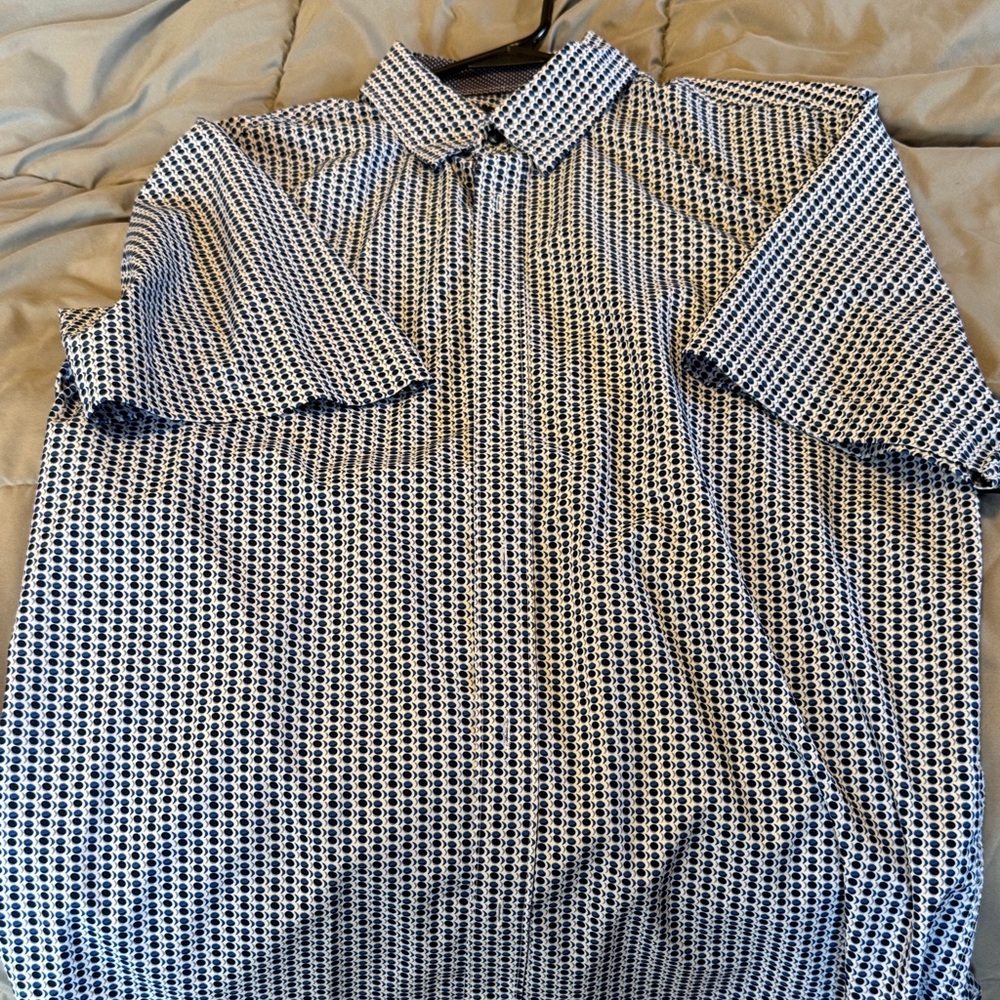 Men's Blue and White Patterned Shirt EUC Size large